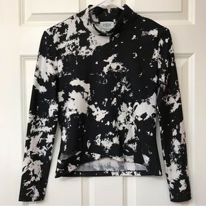 KIRA Lifestyle Athletic Cropped Long Sleeve Tie-Dye Active Top Medium